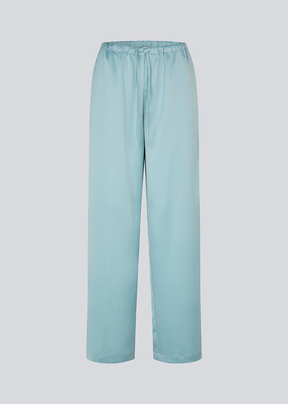 Elegante blå bukser i let og glansfuld satin. Valdomd pants har en løs og behagelig pasform med justerbar snørre i taljen for et afslappet men sofistikeret look. 