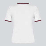 Kortærmet hvid T-shirt med kontrastkanter og logo foran. VernoMD T-shirt er fremstillet i blød, økologisk bomuldsjersey med stretch for en behagelig og kropsnær pasform. Et enkelt og sporty design, perfekt til både hverdag og fritid.&nbsp;