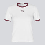 Kortærmet hvid T-shirt med kontrastkanter og logo foran. VernoMD T-shirt er fremstillet i blød, økologisk bomuldsjersey med stretch for en behagelig og kropsnær pasform. Et enkelt og sporty design, perfekt til både hverdag og fritid.&nbsp;
