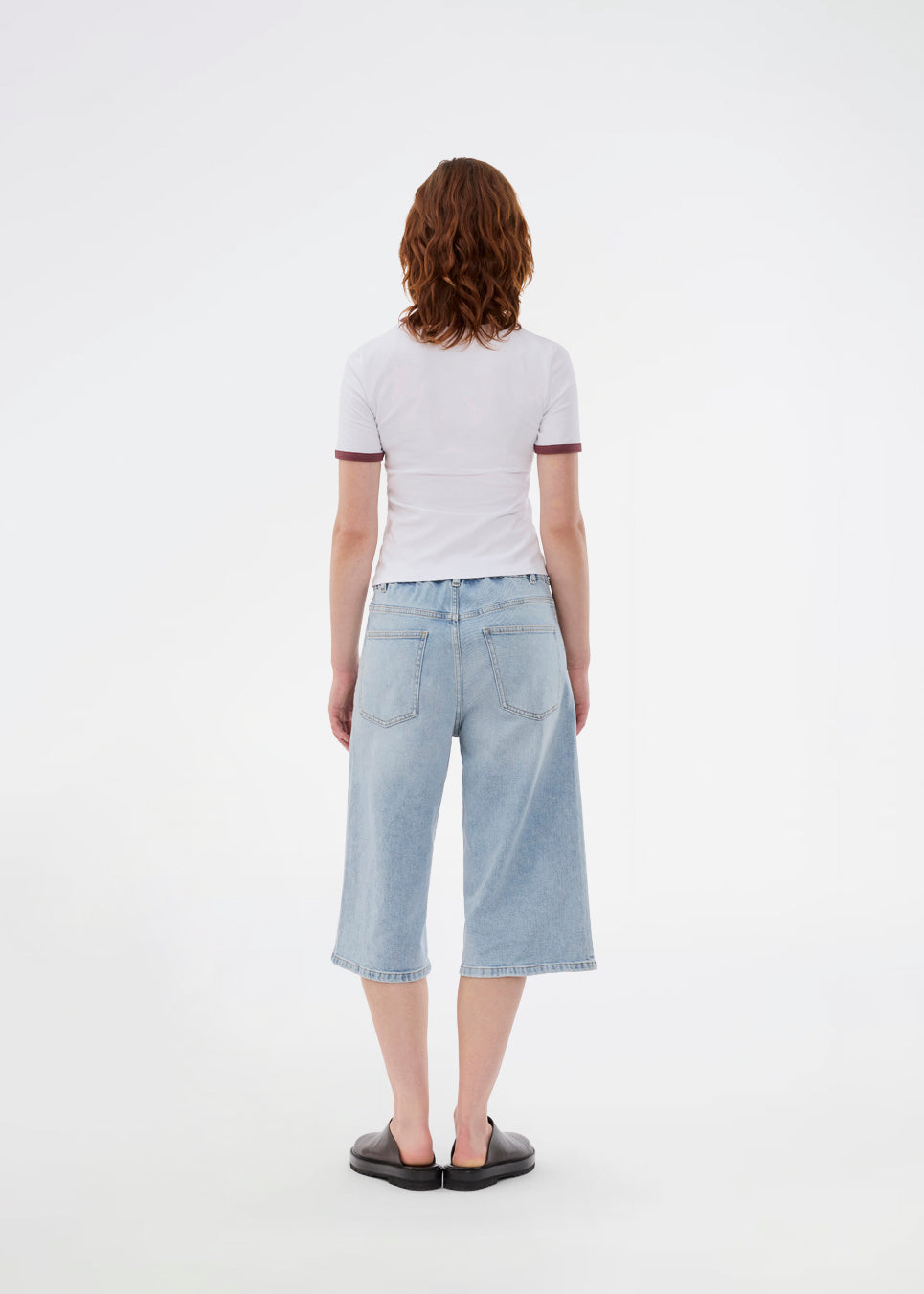 Cool og afslappede denimshorts i lys vask. Vitomd long shorts er designet med klassisk femlomme-design. Den løse pasform og knælange længde giver et trendy, ubesværet look.