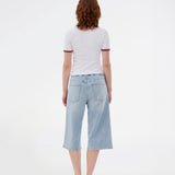 Cool og afslappede denimshorts i lys vask. Vitomd long shorts er designet med klassisk femlomme-design. Den løse pasform og knælange længde giver et trendy, ubesværet look.