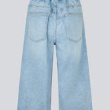 Cool og afslappede denimshorts i lys vask. Vitomd long shorts er designet med klassisk femlomme-design. Den løse pasform og knælange længde giver et trendy, ubesværet look.