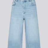 Cool og afslappede denimshorts i lys vask. Vitomd long shorts er designet med klassisk femlomme-design. Den løse pasform og knælange længde giver et trendy, ubesværet look.