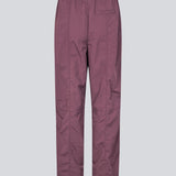 Tracksuit pants i 100% genanvendt nylon. Volmermd pants har piping lang sidesømmen samt cutline detaljer for et sporty look.