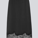 Sort satin nederdel med blondedetaljer i bunden. Vuemd skirt er knælang med eleastik i taljen og har en afslappet pasform. Ideel alene eller stylet som en del af en lag-på-lag styling.
