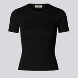 Lækker sort basic t-shirt i en blød bomuldsrib med stretch. Igormd short t-shirt har en tætsiddende pasform med korte ærmer.&nbsp;