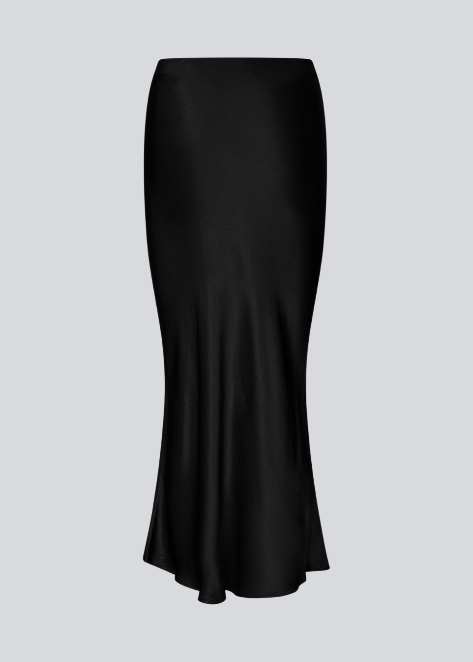 Sort lang nederdel med vidde i satin. Parveenmd skirt har en elastik i taljen. Modellen er 175 cm og har en str. s/36 på.