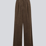 Habitbukser i fløjl. Pablomd wide pants med brede ben og lommer – klassiske med et moderne touch.
