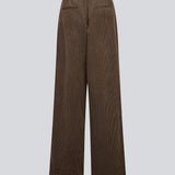 Habitbukser i fløjl. Pablomd wide pants med brede ben og lommer – klassiske med et moderne touch.
