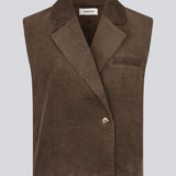 Stilren vest i blød fløjl. Roycemd vest har en moderne asymmetrisk lukning og en enkelt brystlomme. Et alsidigt lag-på-lag item, der er nem at style.