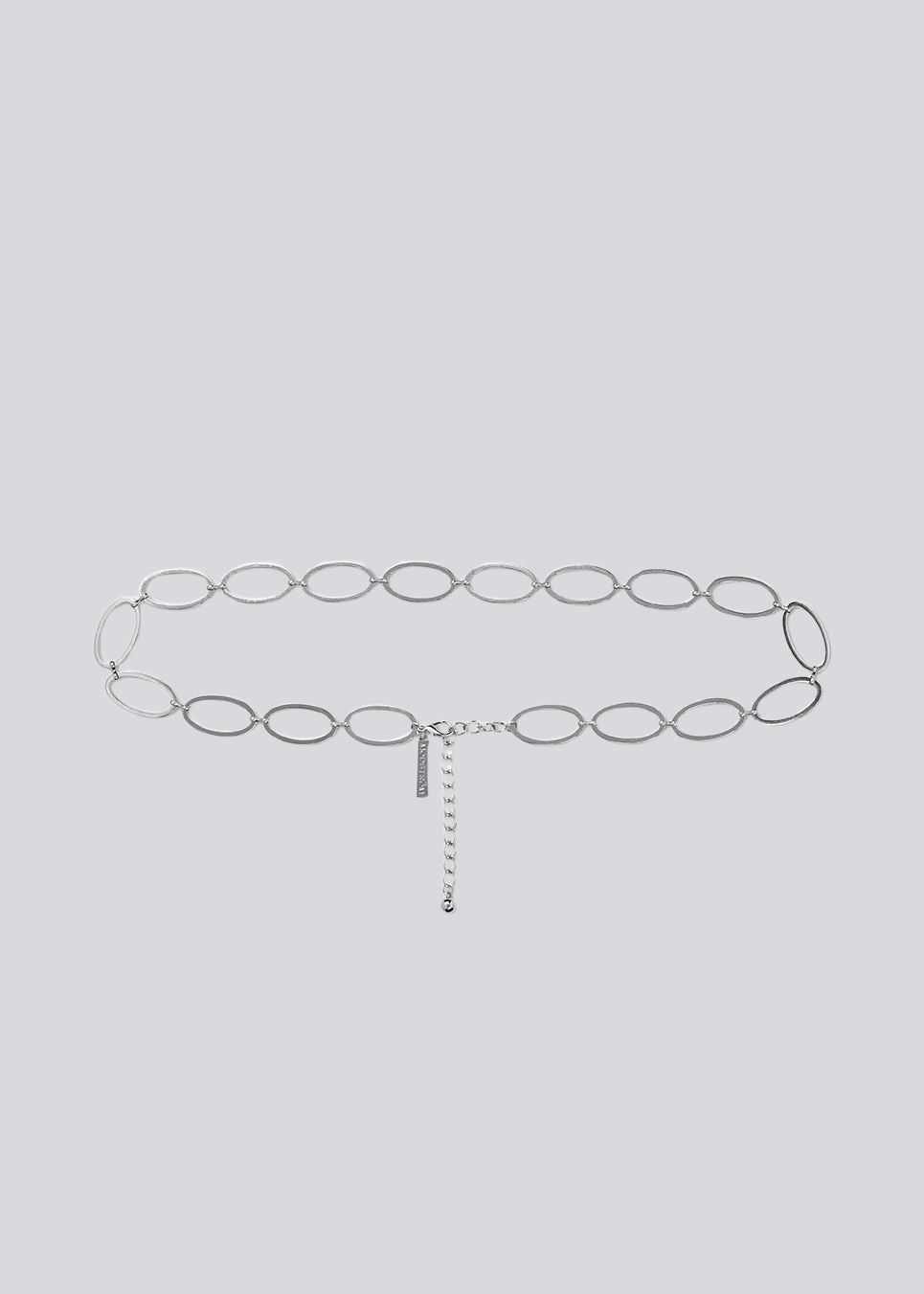 Cool minimalistisk accessory. TracyMD belt er designet som en slank kæde med ovale led og justerbar lukning, der tilfører et raffineret, moderne udtryk. Perfekt til at markere taljen og løfte både kjoler og bukser med et stilrent finish.