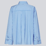 Oversize skjorte med løse ærmer. KadirMD stripe shirt har skjortekrave og manchet med knappelukning.