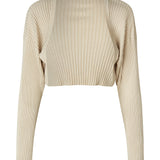 Ribstrikket kort cardigan i beige i blød kvalitet. CateMD cardigan har en afslappet pasform med lav skuldersøm og lange ærmer. Tætsiddende over skuldrene med et lige snit fra brystet og ned.