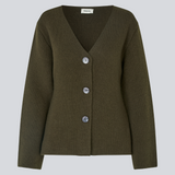 Brun glatstrikket cardigan med V-udskæring i 100% uld. KlaytonMD cardigan er figursyet, har lange brede ærme.
