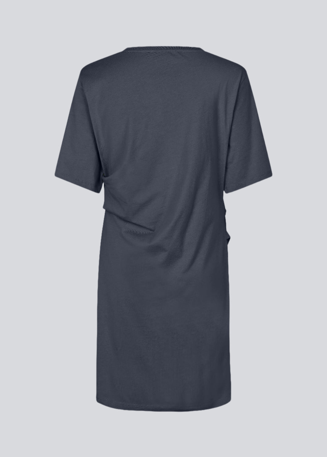 Kortærmet kjole i jersey i blå. BrazilMD dress har en afslappet pasform, og rynkedetaljer i siden.