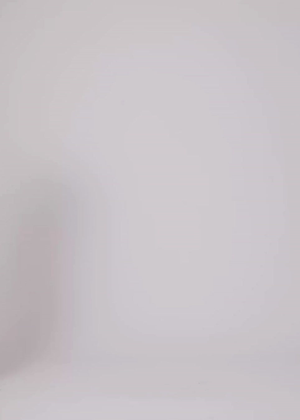 Kortærmet beige cardigan i strik med pointelle mønster. NeppoMD cardigan har en løs pasform og en knappelukning fortil.
