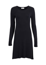 Modström Preloved Krown flare dress, varen er en brugt style - Black