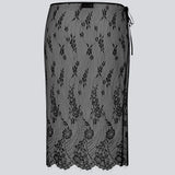 Et firkantet, gennemsigtigt blondetørklæde, der bruges som slå-om nederdel. Taffymd waist scarf bindes i siden og bæres over bukser som en del af lag-på-lag trenden.