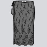 Et firkantet, gennemsigtigt blondetørklæde, der bruges som slå-om nederdel. Taffymd waist scarf bindes i siden og bæres over bukser som en del af lag-på-lag trenden.
