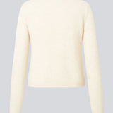 Hvid tætsiddende cardigan i blød strik. TreeMD cardigan har en rund hals og fine knapper i matchende farve, der understreger det enkle og feminine udtryk.