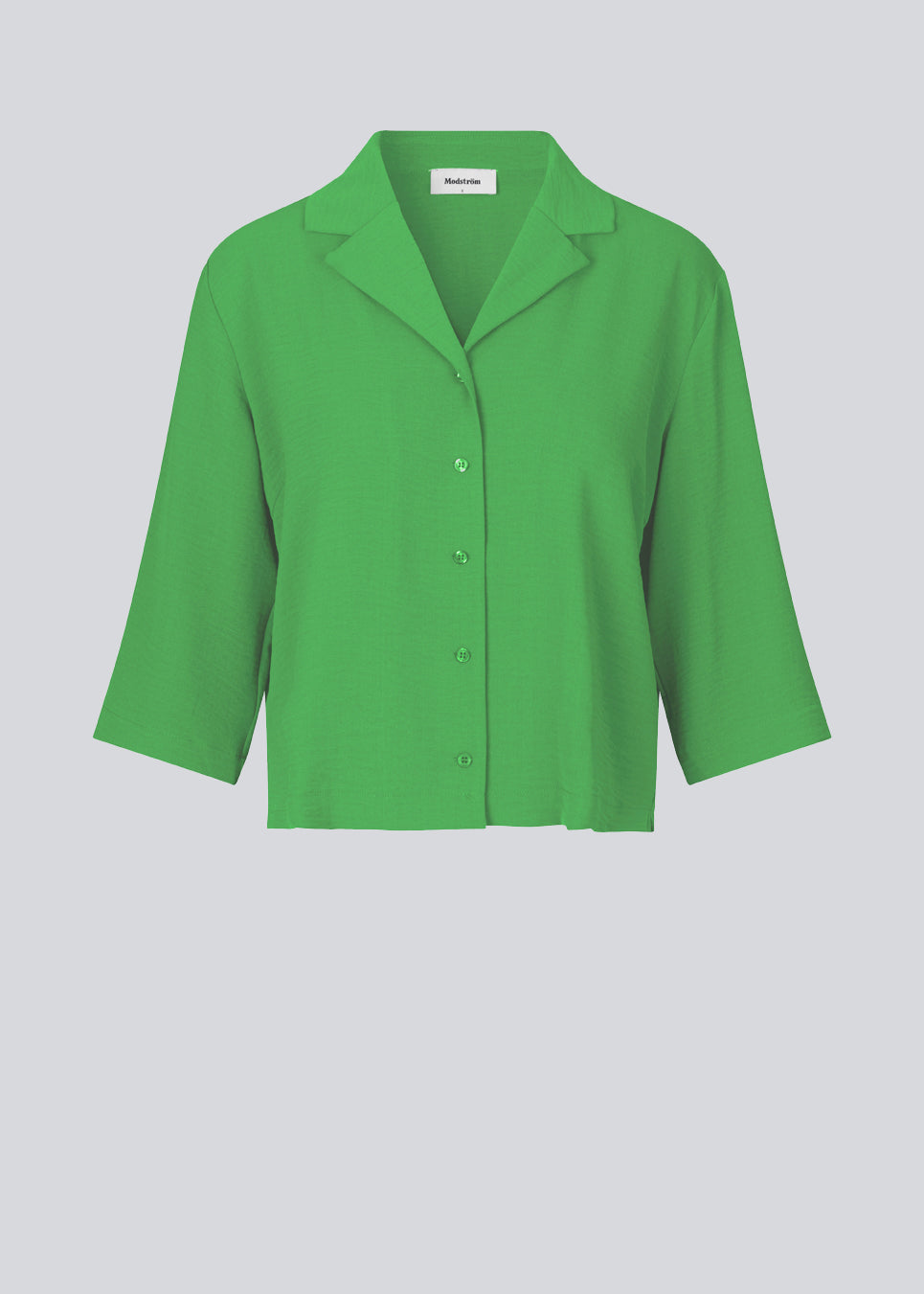 Skjorte i afslappet pasform med 3/4 lange ærmer. AaliyahMD shirt har resortkrave, lav skuldersøm og knaplukning fortil.