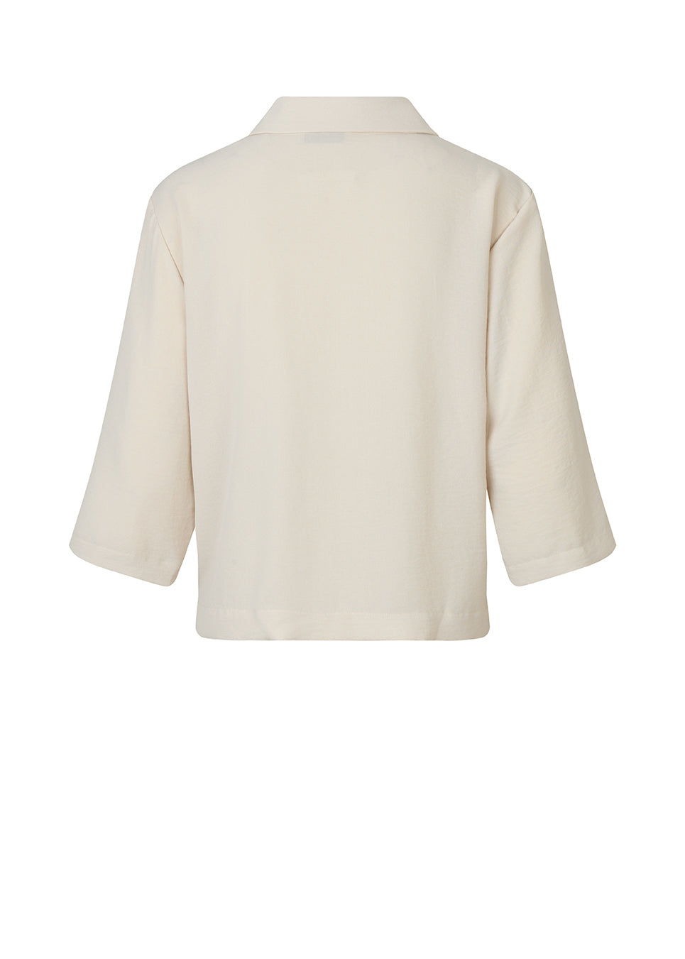 Skjorte i beige i afslappet pasform med 3/4 lange ærmer. AaliyahMD shirt har resortkrave, lav skuldersøm og knaplukning fortil.  Materiale: 100% Polyester