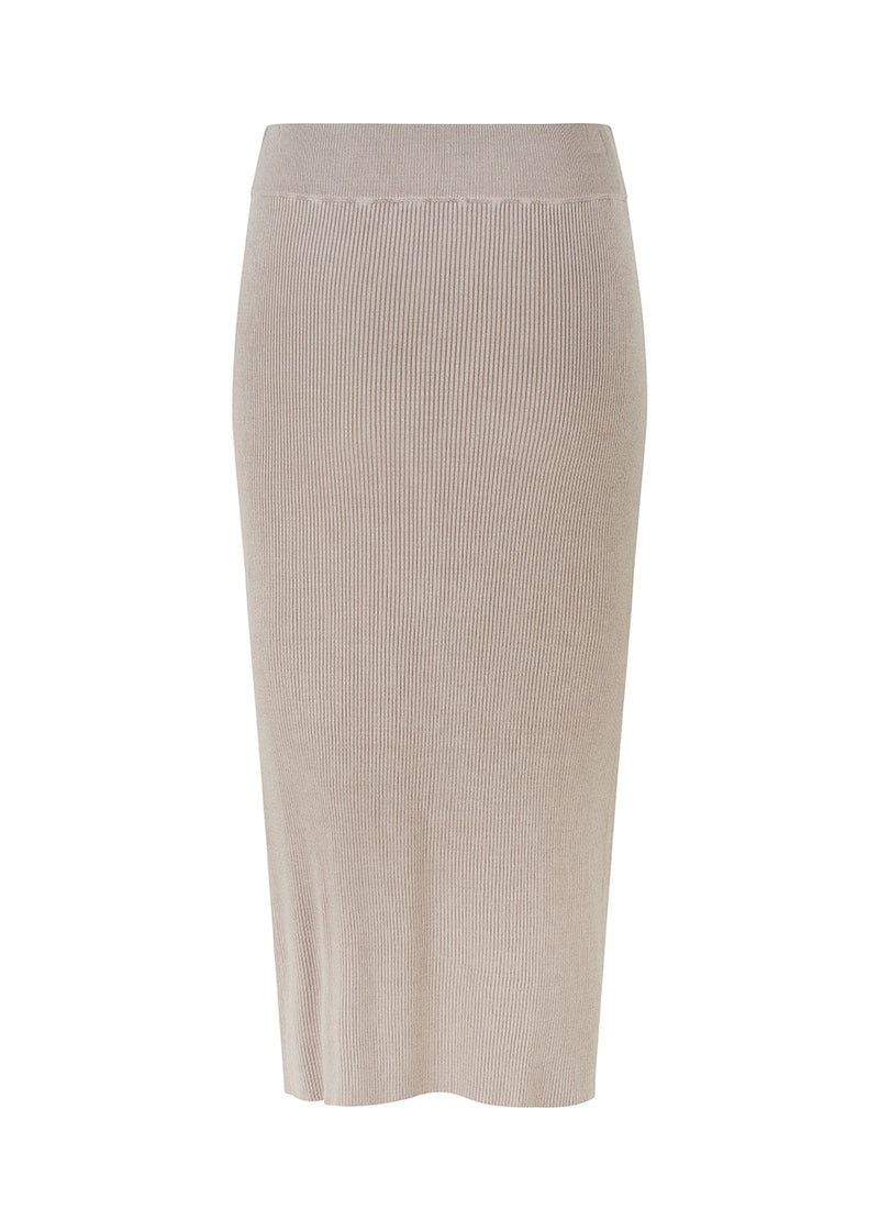 Ribstrikket nederdel i grå i en tætsiddende pasform med slids. AinsleyMD skirt er i midi-længde og har høj talje med beklædt elastik. Sammensæt med den matchende cardigan: AinsleyMD cardigan.