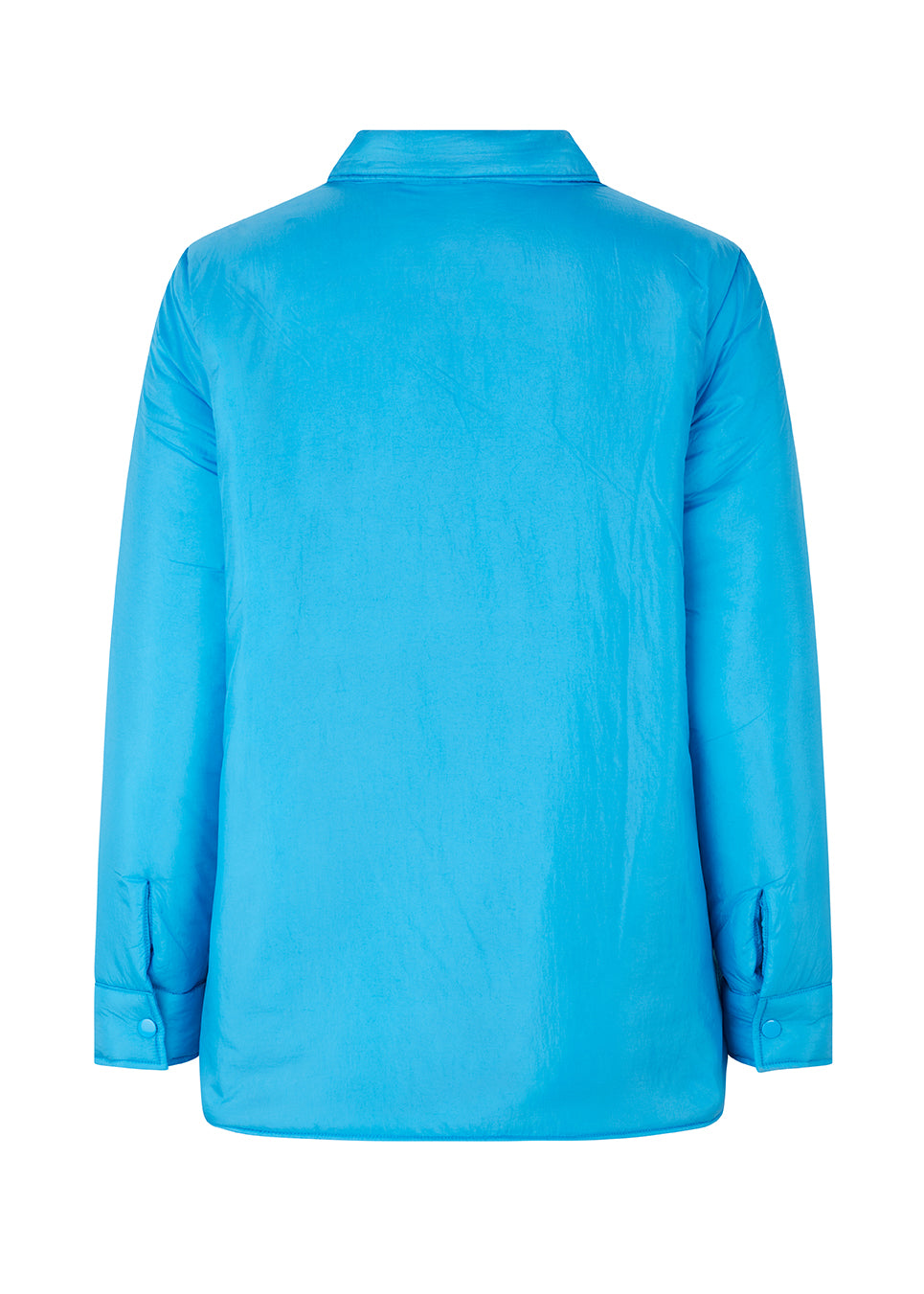 Oversized, let vatteret skjortejakke i en genvundet nylon. AmayaMD jacket har skjortekrave og knaplukning med trykknapper fortil. Lange ærmer og skrå sidelommer.