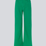 Jeans i grøn i farvet økologisk bomuldsdenim. AmeliaMD jeans har en høj talje, fem lommer og lige, vide ben. Gylp med knap og lynlås.