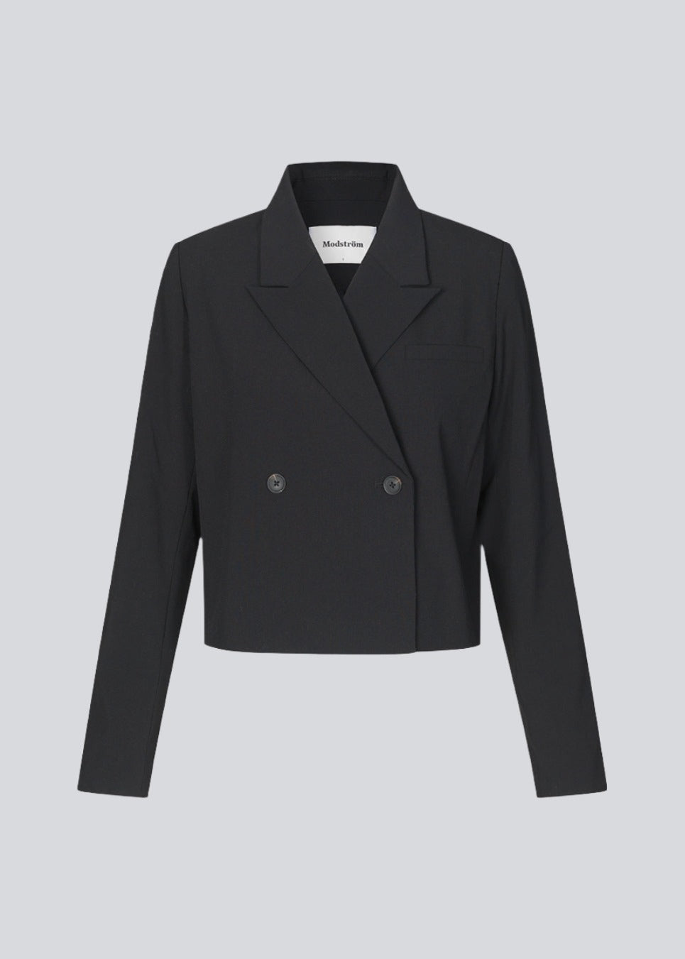 Kort, dobbeltraddet blazer med krave og spidsrevers. AnkerMD short blazer har en lige pasform med to knapper og en dekorativ paspoleret brystlomme.