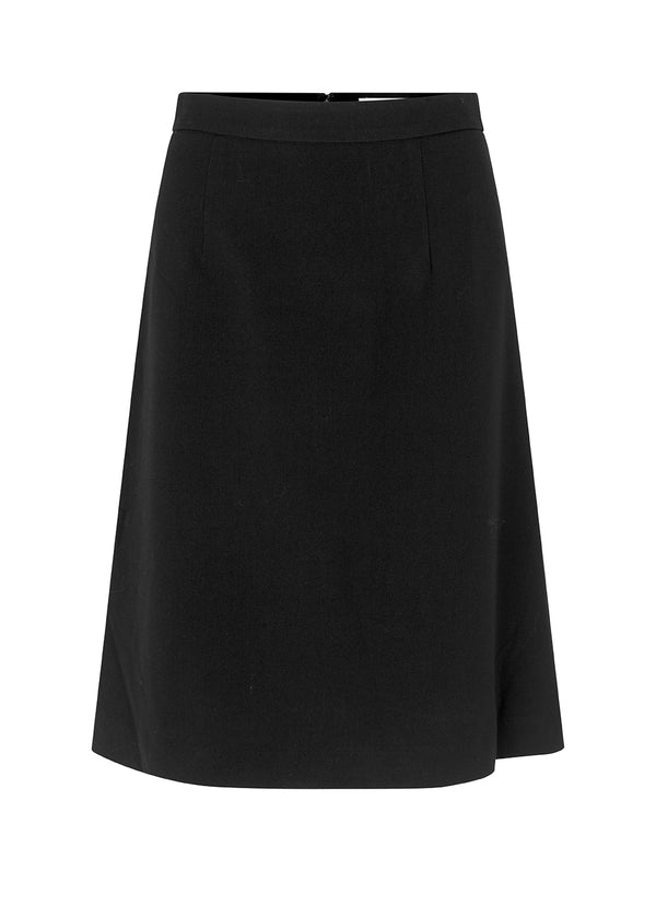 Knælang nederdel i sort med høj talje med skjult lynlås bagpå. Silhuetten på AnkerMD skirt er A-formet.  Køb matchende blazer: AnkerMD blazer, i samme farve for at fuldende looket.