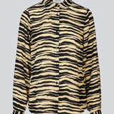 Skjorte i kvalitet af genanvendte materialer. BeckyMD print shirt har en afslappet pasform med brede ærmer med manchet, skjortekrave og knapper forti