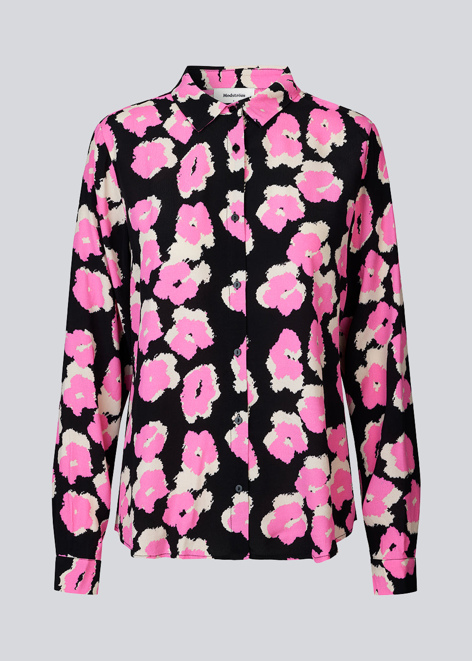 Skjorte i en mere ansvarlig vævet kvalitet med krave, knaplukning fortil og lange ærmer med bred manchet. BibbieMD print shirt har en afslappet pasform og falder blødt.