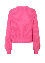 Ribstrikket trøje i pink i blød kvalitet med indvævet uld og alpaka samt en metallisk tråd. BlakelyMD o-neck har en afslappet pasform med rund hals, lav skuldersøm og lange ballonærmer.