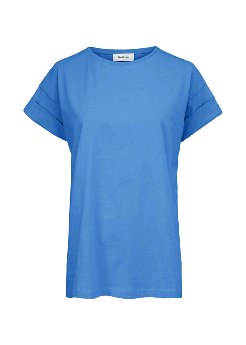 Simpel t-shirt i en løs pasform. Brazil t-shirt har korte ærmer med en foldet kant og rund halsudskæring. Materialet er i en lækker bomuldskvalitet.