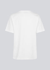 Blød, hvid t-shirt med rund hals og korte ærmer med et afslappet fit og et lille broderet logo foran. CadakMD t-shirt er fremstillet i økologisk bomuld.