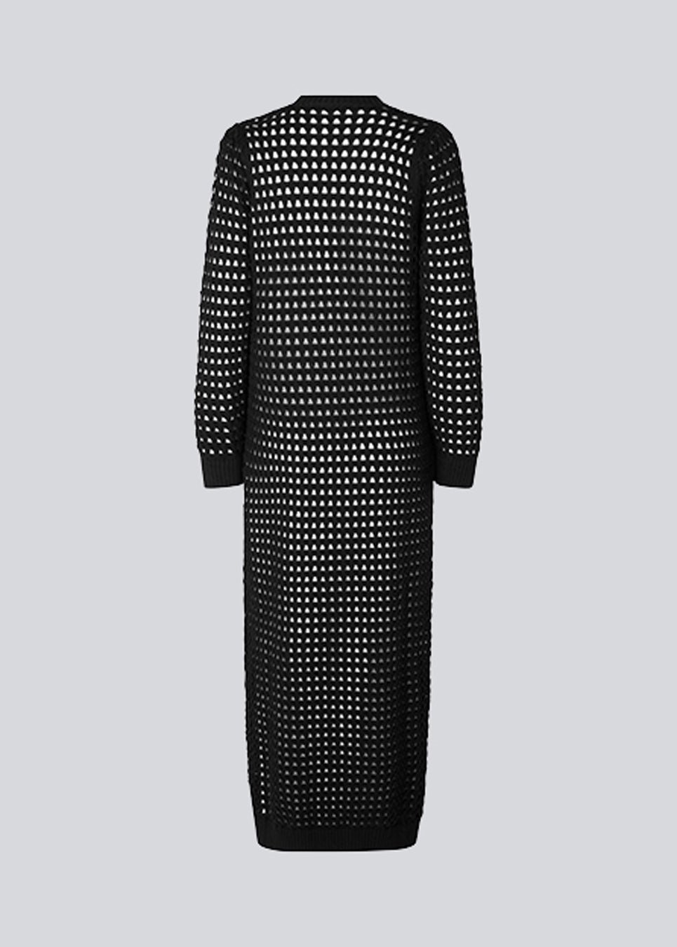 Hulstrikket maxi kjole i økologisk bomuld. CamdenMD dress har en afslappet pasform med lange ærmer og rund hals med ribstrikkede kanter.  Modellen er 177 cm og har en størrelse S/36 på.