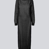 Hulstrikket maxi kjole i økologisk bomuld. CamdenMD dress har en afslappet pasform med lange ærmer og rund hals med ribstrikkede kanter.  Modellen er 177 cm og har en størrelse S/36 på.