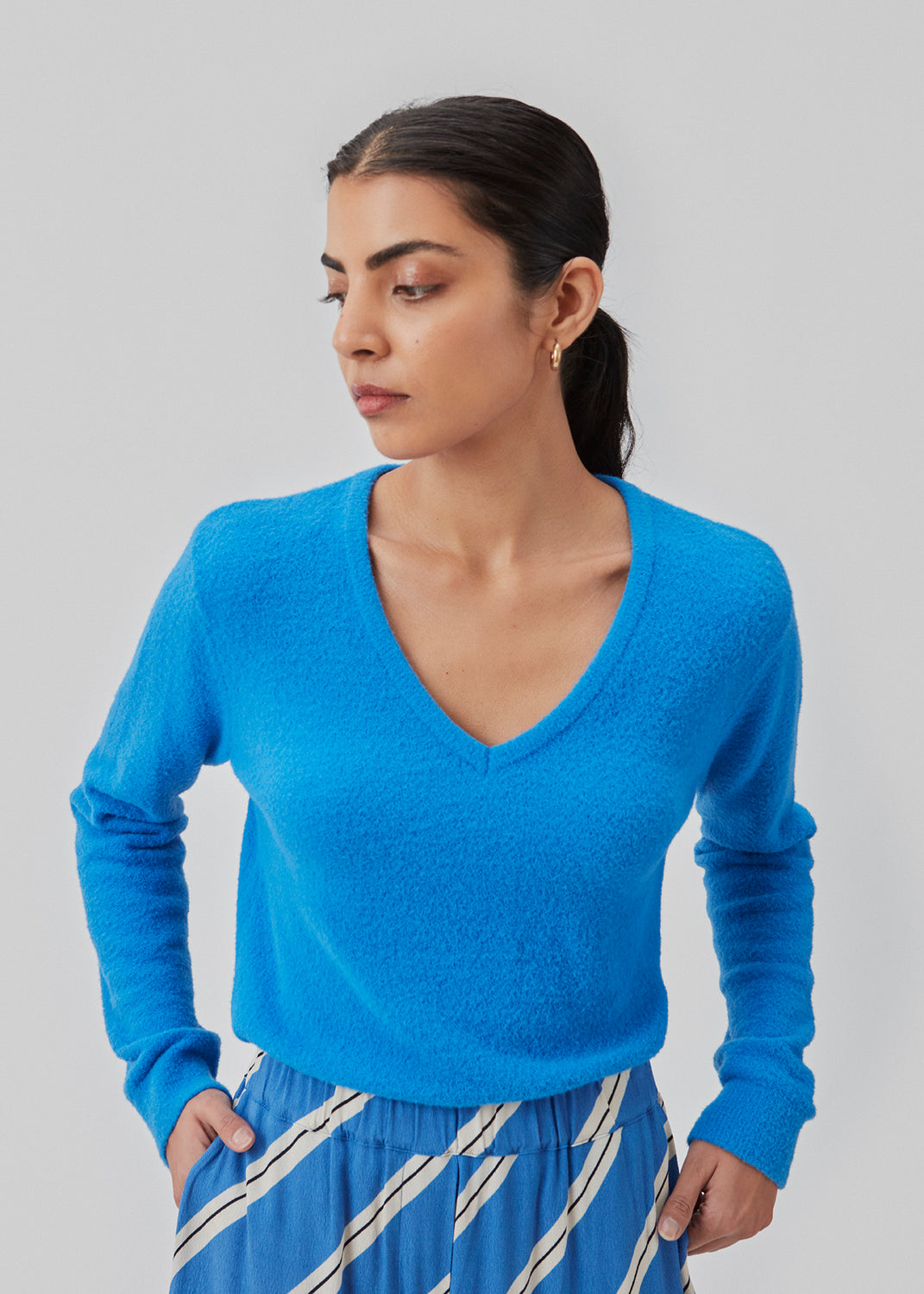 Fin strik med v-udskæring i halsen og lange ærmer. CammyMD v-neck er en pullover med et mere tætsiddende fit.