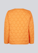 Let vatteret orange jakke af genanvendt nylon med quiltede sømme. CappelMD jacket har en afslappet pasform med v-hals, lange ærmer og trykknapper fortil.
