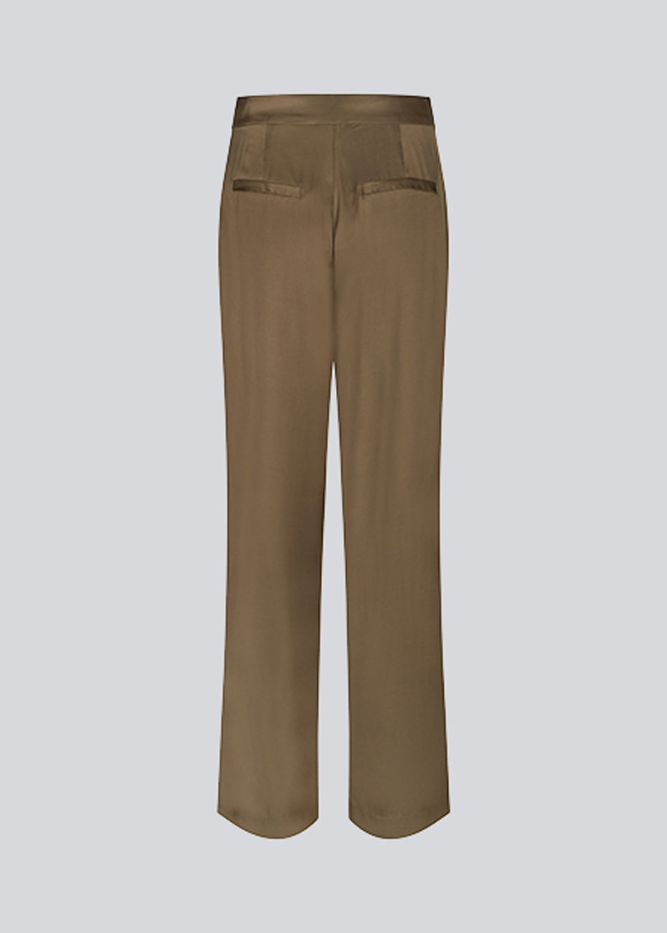 Bukser i satin med klassisk udtryk. CarwynMD pants har brede ben, plisseringer foran og skjult lukning med lynlåsgylp og hægte.  Modellen er 174 cm og har en størrelse S/36 på.