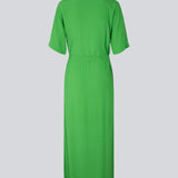 Lang skjortekjole med korte, brede ærmer, krave, knaplukning fortil og bindebælte i taljen. CashMD long dress er fremstillet i en EcoVero viskose.  Modellen er 174 cm og har en størrelse S/36 på.