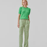ClarkeMD print pants har lige ben med vidde og mellemhøj talje med beklædt elastik. Bukserne er fremstillet i genanvendt polyester med smiley-print.