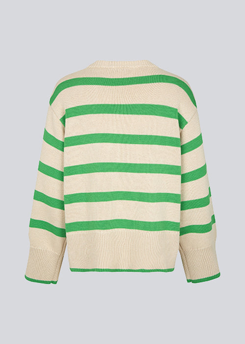 Finstrikket, oversized trøje i bomuldsstrik med grønne striper. CorbinMD stripe o-neck har en ribstrikket rund hals, lange brede ærmer og brede ribkanter ved ærmer og fornede