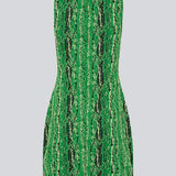 Figursyet kjole uden ærmer med længde til midt på lårerne. CorbyMD dress er fremstillet i en blød og stretchy kvalitet med print. Skjult lynlås bagpå.