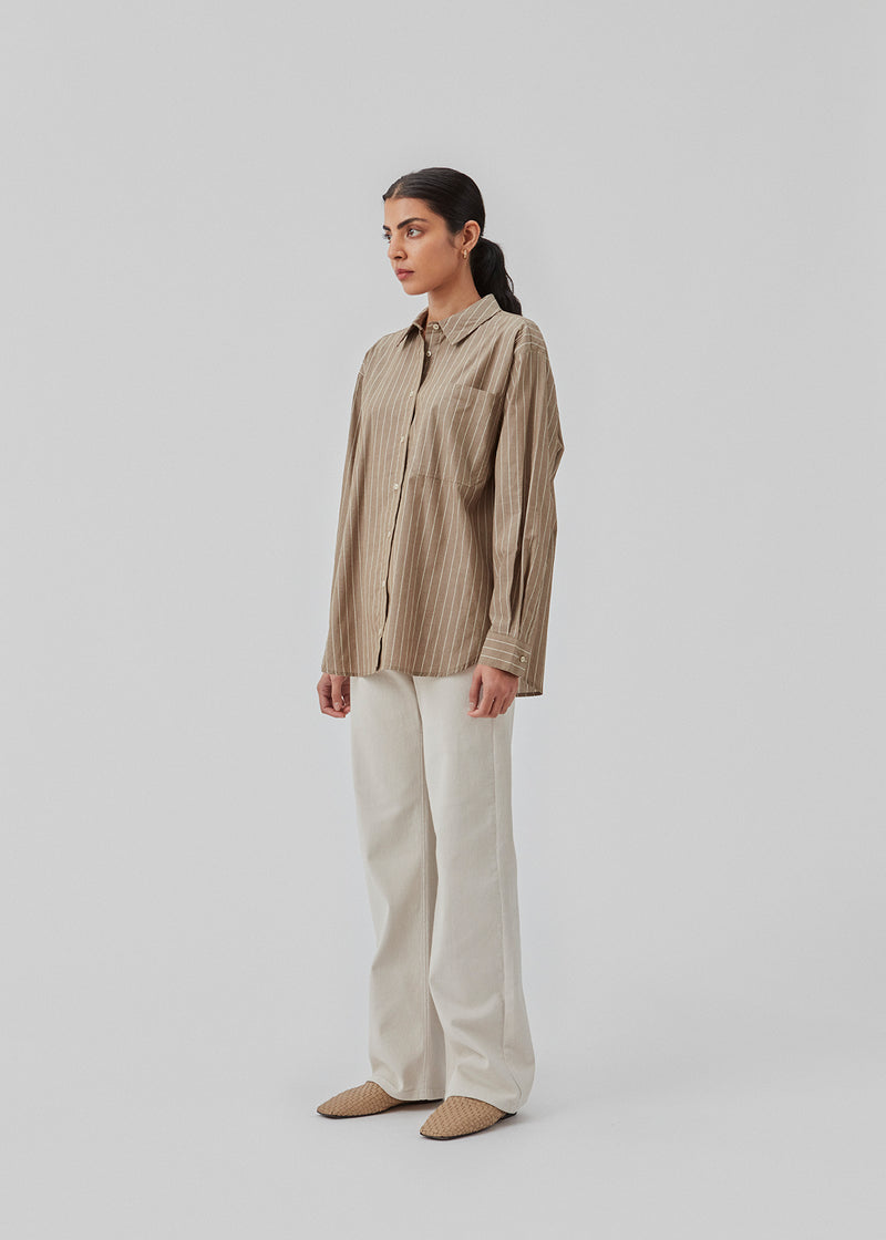 Pyjamas-inspireret skjorte med løs pasform, krave, knapper foran og lange ærmer med manchet. CordeliaMD shirt er lavet af bomuld.  Shop matchende bukser: CordeliaMD shirt