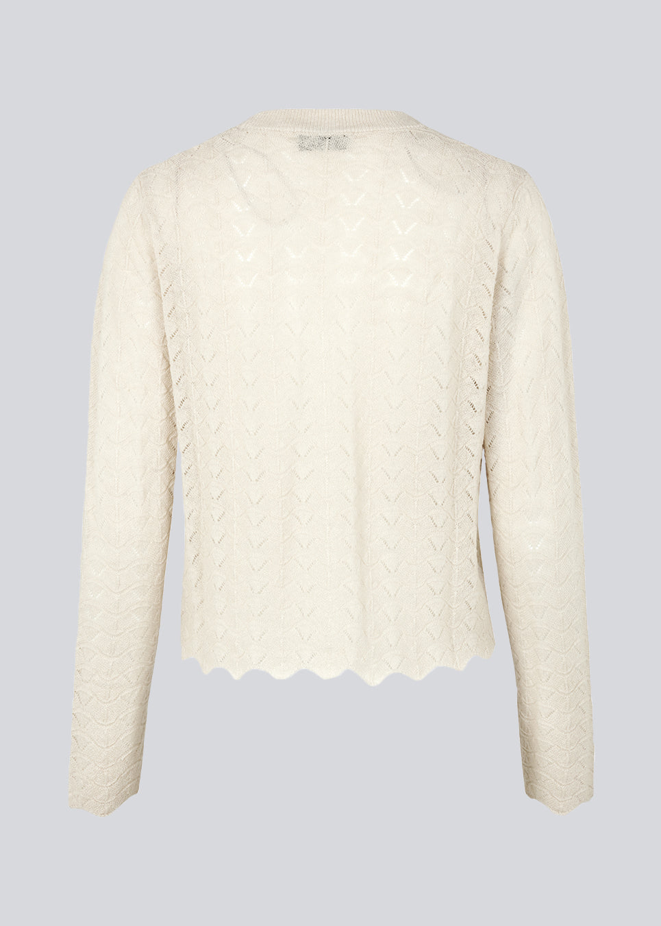 Let cardigan i beige i uldblanding med kort længde, lange ærmer og v-halsudskæring. CordellMD cardigan har hulmønster og bølgekant forneden.