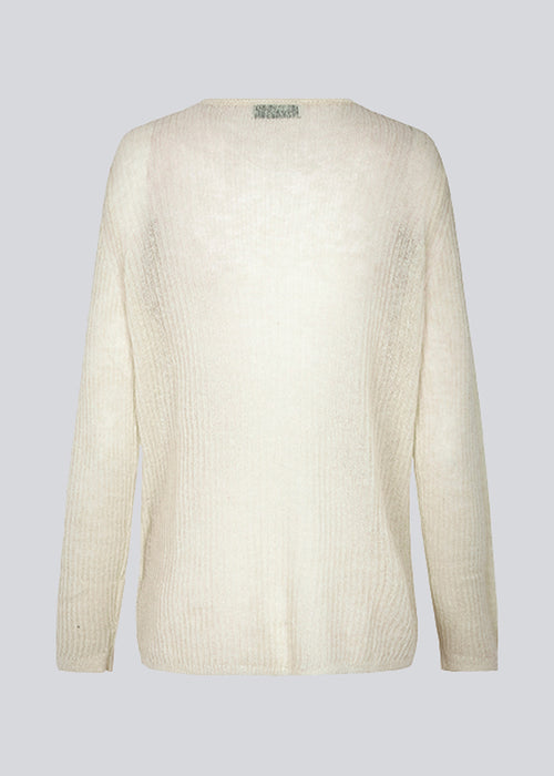 Finstrikket trøje i beige i let kvalitet med uld. CordellMD o-neck har en afslappet pasform med dyb halsudskæring og lange ærmer.