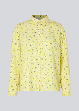CupidMD print shirt er en skjorte af genanvendt polyester. Det er en afslappet skjorte med fint blomsterprint.  Modellen er 177 cm og har en størrelse S/36 på.