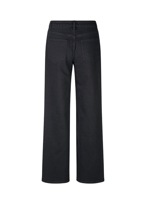 Cool jeans i en lækker økologisk bomuldskvalitet. EltonMD jeans er højtaljede og er lige i benene.